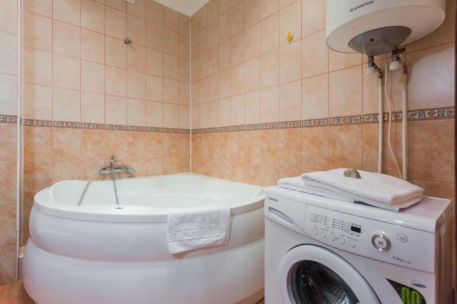 Navit Apartments With Breakfast,Near The Railway Station, The City Center, The Park Kiev Exterior foto